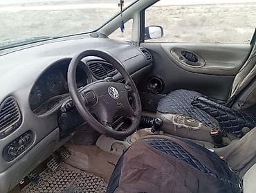 Volkswagen Sharan: 1.9 l | 1999 il Van/Minivan — 3