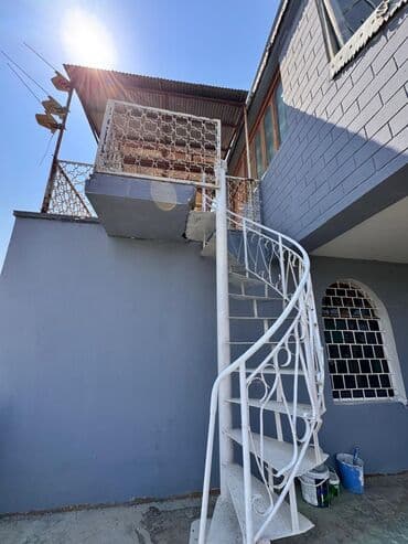 sahil qəsəbəsində evlər: Bağ evi – geniş həyət və teraslı - İki mərtəbəli ev, açıq eyvan və — 3