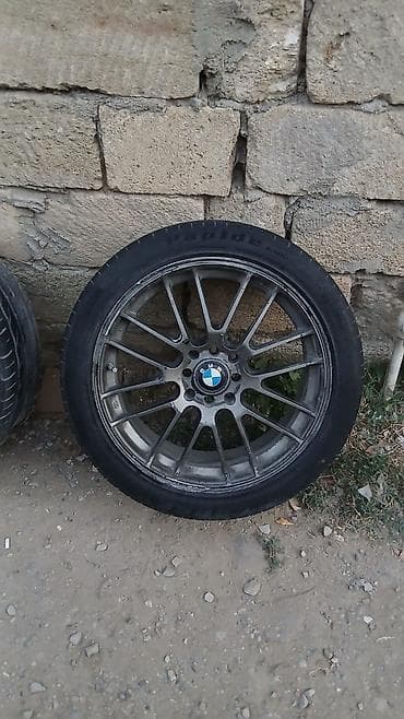 disk r16 type 1: 4 ədəd disk satılır. 4 boltlu, 17lik disklərdir. İkisi svarkalanıb — 3