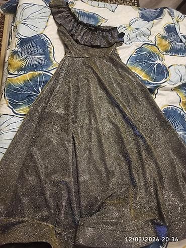 don madelləri: Zərif gecə/ziyafət paltarı - Model: birqollu, asimmetrik kəsim. Sağ — 1