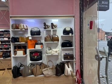 qizilin qramin qiymeti: Satılır; yalnız mebellər içindəki setkalar və qarmaqlar. Vitrində olan — 3