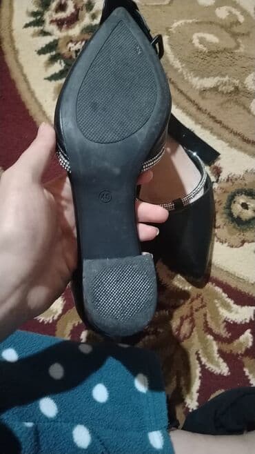 toy ucun hicab geyimleri: Qadın ayaqqabısı - Rəng: qara - Model: önü sivri burun, açıq yanlı — 4