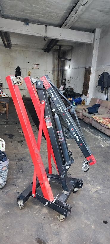 mini beton mikseri: Hidravlik mühərrik qaldıranı (engine crane) - Daşıma qabiliyyəti: 0.5 — 1