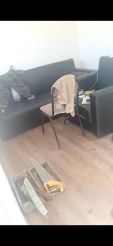Konteynerlər: Konteyner tipli modul tikili satılır. Ağ rəngli korpus və mavi — 5