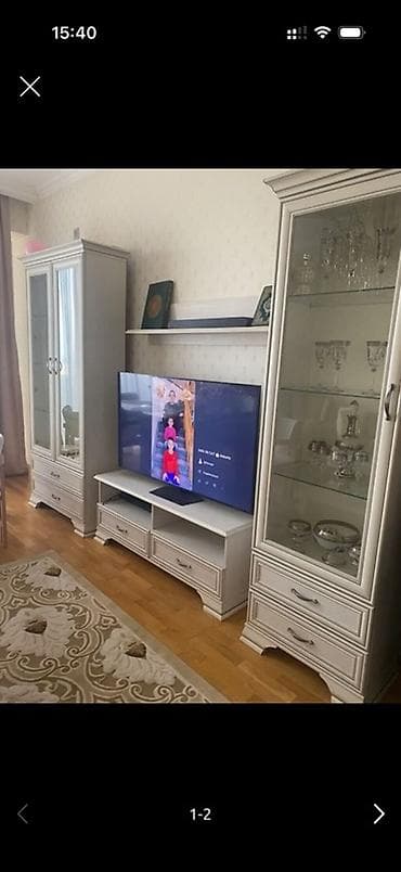 Klassik üslubda qonaq otağı mebel dəsti Tərkibi: - 2 ədəd şüşəli