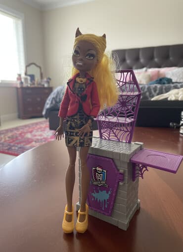 20000 manata evler: Куклы Monster High, коллекционные, 8 штук, каждая 50 манат. Купившему — 1