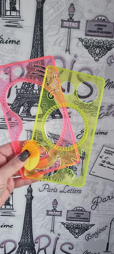 ручки, фломастеры и карандаши: Spiroqraf rəsmlər üçün şablon dəsti - 2 ədəd şəffaf neon plastik — 1