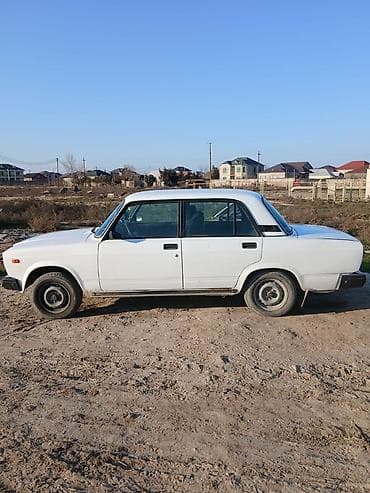 LADA 2107 sedan – ağ rəngli, 4 qapı, arxaötürücülü klassik model — 4