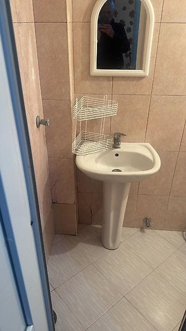 bakı electronics telefonlar: Ayna Sultanovada 5 mərtəbəli binanın 1 ci mərtəbəsində 1otaqlı əşyalı — 9