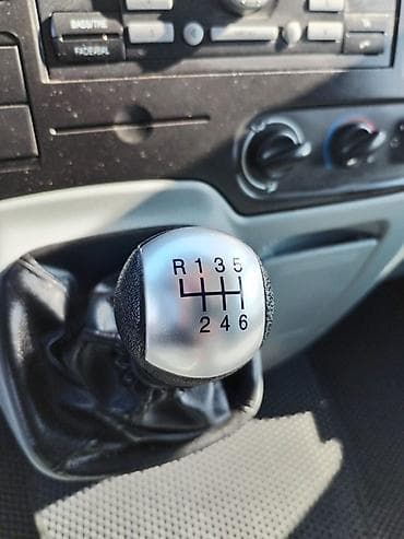 changan uni v: Ford Transit: 2.4 l | 2009 il 190000 km Van body type — 7