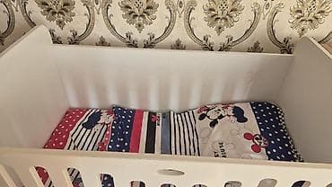 dolab iwlenmiw: Oğlan və qız üçün, İşlənmiş, Dördbucaq, Beşik, Dəst ilə, Yellənmə mexanizmsiz — 1