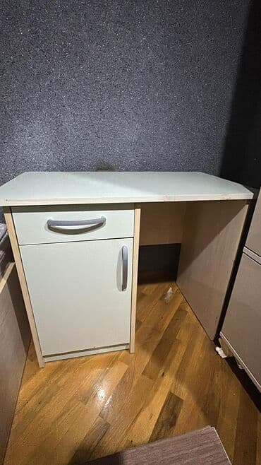 угловой стол письменный: Şəkildəki bütün mebeller təcili satıldığı üçün - cəmi 55 azn Göründüyü — 2