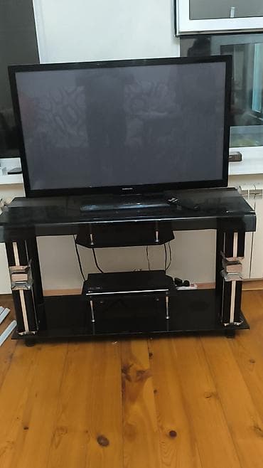 tcl televizor: Televizor satılır 107 ekrandı altlığıyla birgə 150 manata ünvan — 1