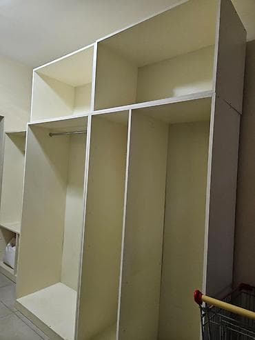 Divar ici dolab. olcu qapilar 1.82. 2.14. olcu dolab 2.68 / 2.14