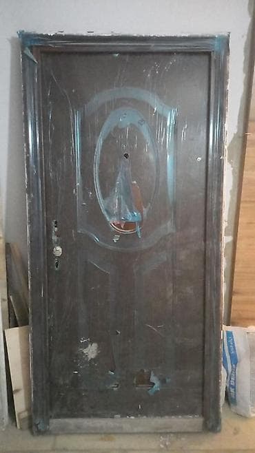 Dəmir giriş qapısı - Material: polad/dəmir konstruksiya, möhkəm