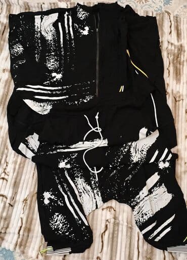 утепленные спортивные костюмы: Qara-ağ abstrakt printli idman dəsti - Üst geyimi: kapüşonlu, önü tam — 3