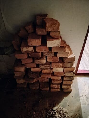 qara daş: Qırmızı kerpiçlər - Material: bişmiş gil (qırmızı/açıq qəhvəyi — 3