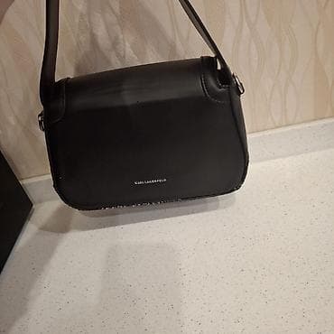 işlenmiş eşyalar: 70 manata alınıb. Karl Lagerfeld qadın çiyn çantası - Rəng: qara - — 10