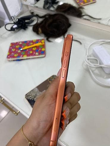 iphone se korpus: Məhsul: Smartfon + qoruyucu kabro Təsvir: - Tam ekranlı, Face ID — 4