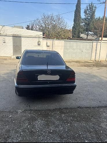 Mercedes-Benz: Mercedes-Benz C-Class: 2.4 l | 1997 il Sedan — 7