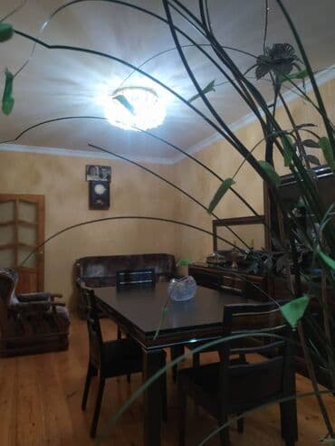 ağ şeher evler: Bakı, 3 otaqlı, Köhnə tikili, m. Neftçilər, 90 kv. m — 2