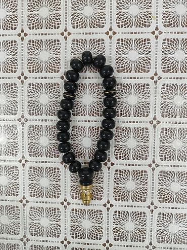 qızıl tesbeh: Qara muncuqlu bəzəkli təsbeh/aksesuar - Material: iri ölçülü qara — 3