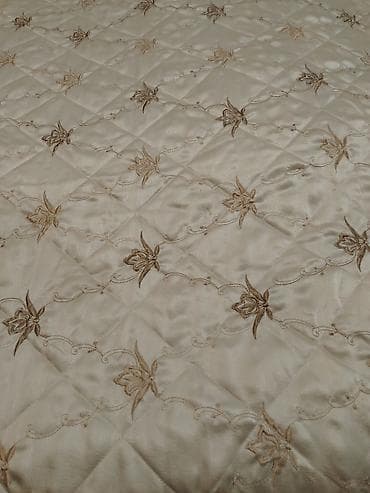 Tekstil: Yataq üçün İşlənmiş rəng - Bej Yataq örtüyü, Ünvandan götürmə — 8