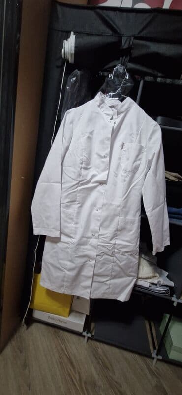 tibbi formalarin satisi: Tibbi geyim dəsti - Ağ rəngli uzun yubkası olan xalat: stend yaxalı — 1