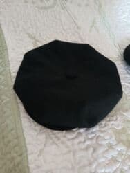 kişilər ucun dəri papaqlar və kepkalar: M,57,(R)
3-ü,birlikdə. 
işlənmiş.

Demək,olarki
Təp,Təzədirlər — 4