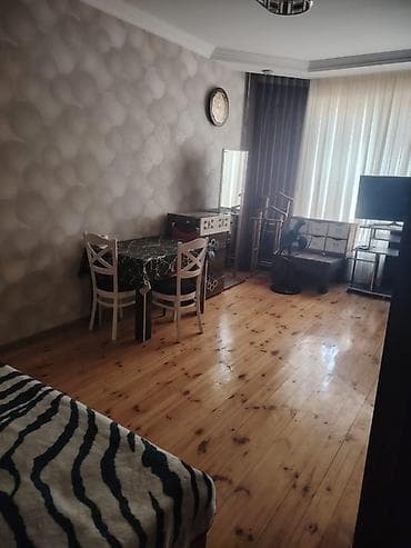 hovsanda heyet evler: Həyət evi – 1 mərtəbəli, həyəti tametlə döşənmiş, darvazadan — 6