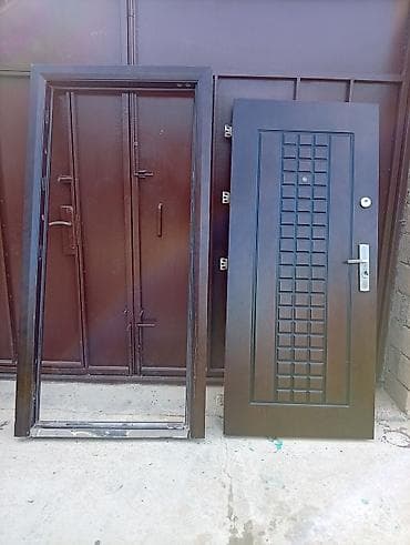 Qapı yaxşı vəziyyətdədir sağdan sola acilir ağır qapidi şəkildə işarə