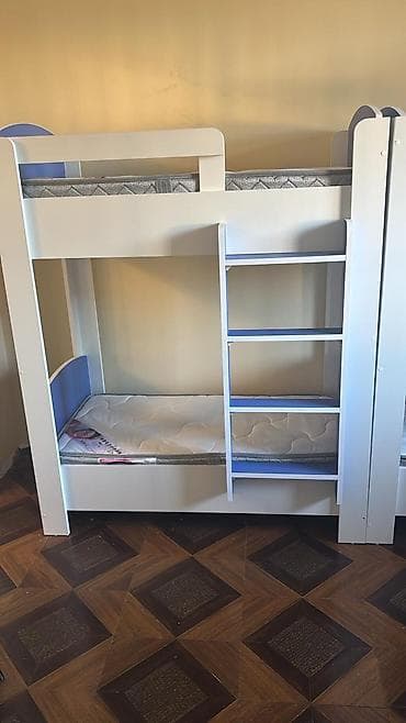 spalniy mebel: İki mərtəbəli uşaq çarpayısı,2 aydır alınıb, 10 ədəd var, matras daxil — 1