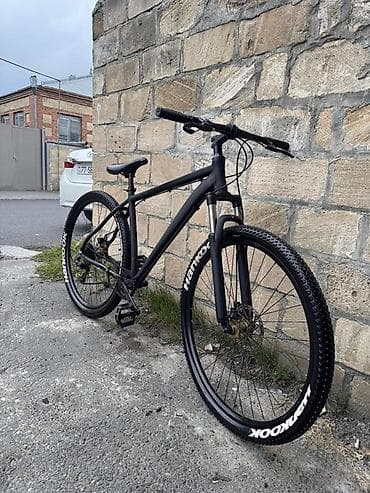 Şəhər və yüngül off-road üçün universal velosiped - Rəng: mat qara -