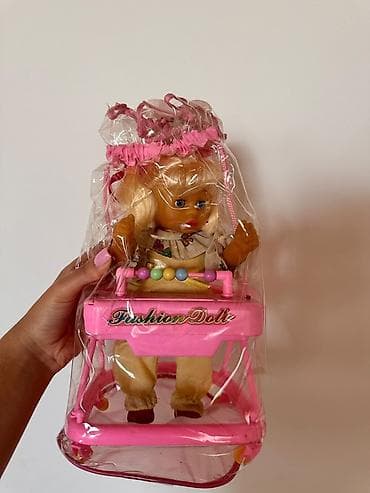 oyuncaq at: “Fashion Doll” beşikli körpə kukla seti - Kukla: sarı saçlı, mavi — 2