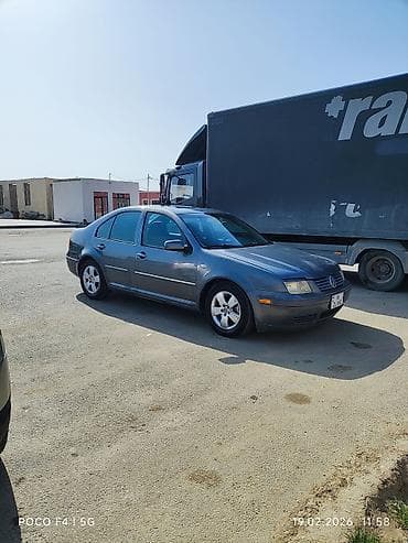 kamazlarin satisi: Volkswagen Jetta sedan - Kuzov: 4 qapılı sedan, tünd-boz rəng - — 1