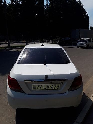 lizing avtomobiller: Ağ rəngli sedan avtomobil Xarici: - Ağ gövdə, arxa park sensorları - — 1