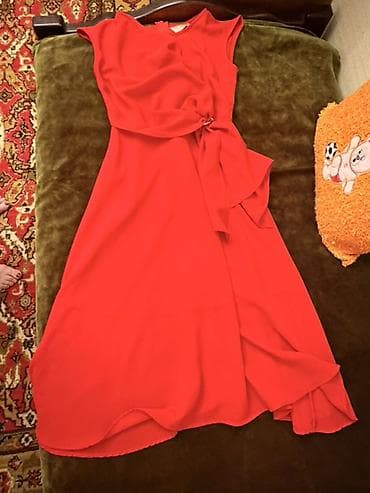 Qırmızı şifon don Brend- Dior - Ölçü 38,40. Heç geyinilməyib 120 azn