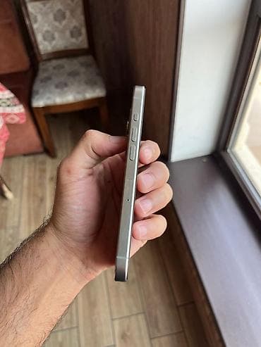 aple 8: IPhone 15 Pro, 128 GB, Natural Titanium, Simsiz şarj, Face ID — 4