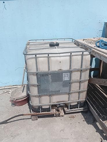Ev və bağ: IBC kub konteyner (su çəni) - Həcm: təxminən 1000 litr - Material — 2