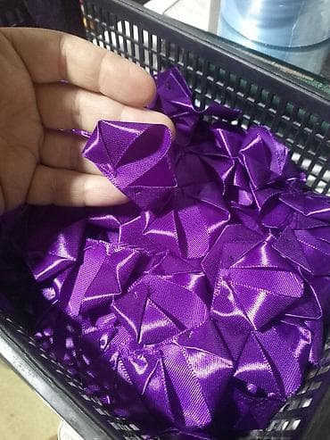 Şamdanlar: Bənövşəyi atlas lentdən hazırlanmış dekorativ qönçə/rozet elementləri — 2