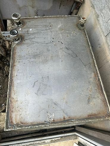 бак из нержавейки: Paslanmayan poladdan hazırlanmış kvadrat formalı metal çən. uzunluq — 4