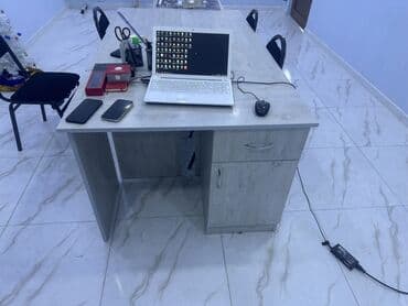 Офисные, игровые кресла: Qiymət 1 ədədə aiddir 
Masa və stul
6 ədəddir — 4