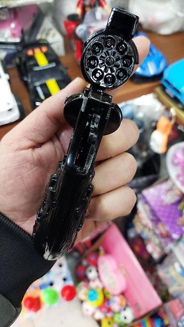 today ətri qiyməti: 🦾Dəmir oyuncaq tapanca. 💥yumuru qırmızı gülləylə atış edir ☄️Tam — 3