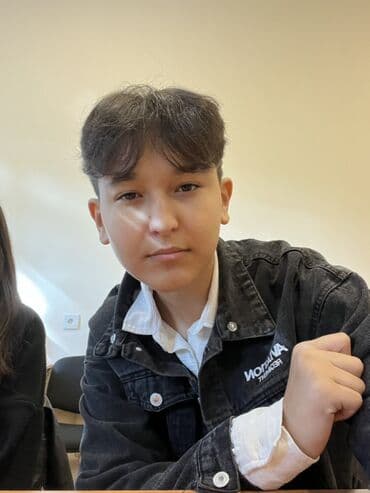 növbəli iş: 17 yaşim var xanimam iş axtariram ailesine hormet edenler boş yere — 1