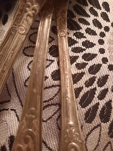 Qaşıqlar: Köhnə üslubda bəzəkli stol qaşıqları dəsti. - Material: metal, üstü — 2