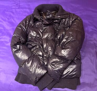 HUGO BOSS kişi qış gödəkçəsi - Rəng: tünd qara (parlaq effektli) -