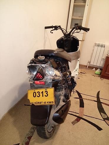 motorlu skuter: Moped – benzinli, avtomatik Xüsusiyyətlər: - Korpusu şəhər skuteri — 3