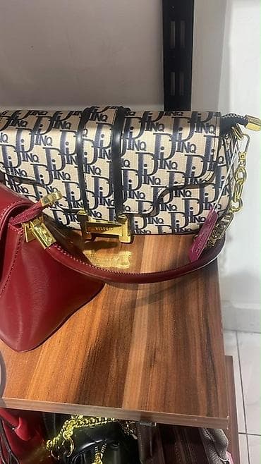 Eldedir. Mağaza baglanib 1 eded qalıb Dior çanta