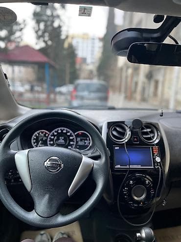 baqaj ustu: Nissan Note hatchback – mavi rəngdə, şəhər üçün kompakt və qənaətcil — 8