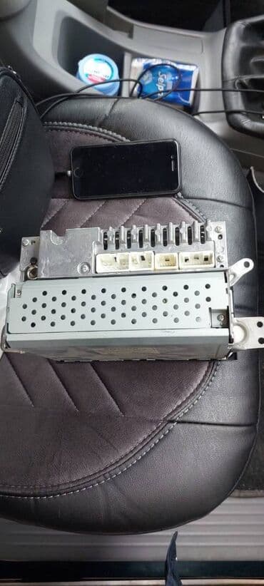 mp4 yukle: Toyota orijinal CD çeynceri, 6 ədəd CD tutur, Radio, telefon, blutuz — 2